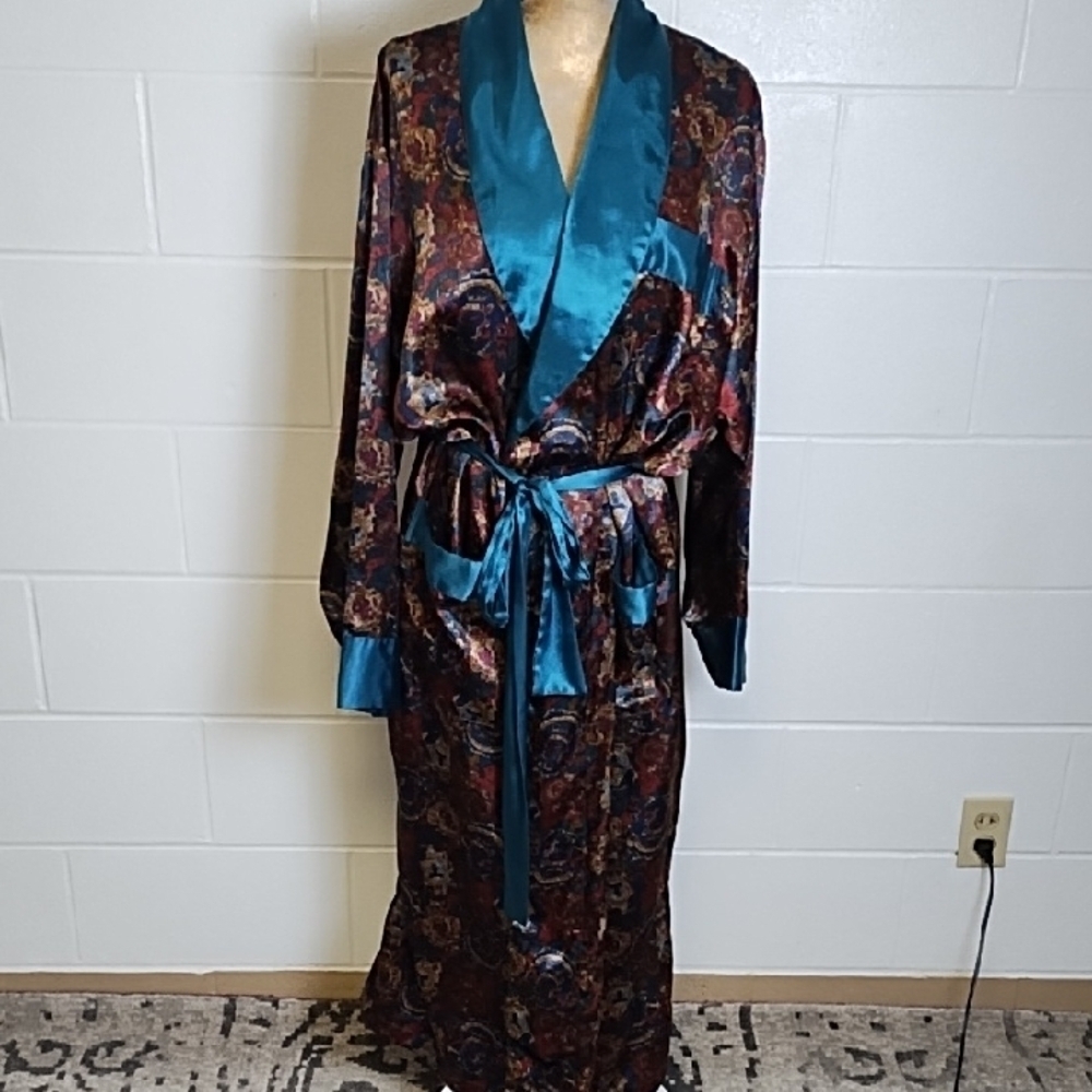 Vintage Elegant Print Satin Robe with Rich Dark Teal Green Accents